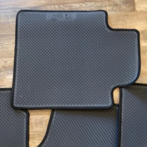Black Car Floor Mats Set - Picture 8 of 10